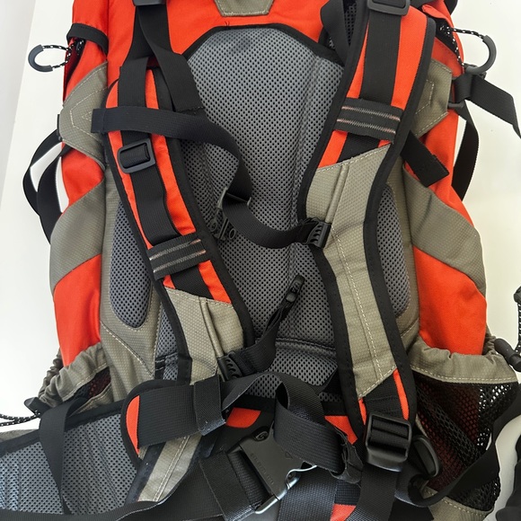 L.L. Bean Red and Gray Outdoor Backpack - Picture 4 of 6